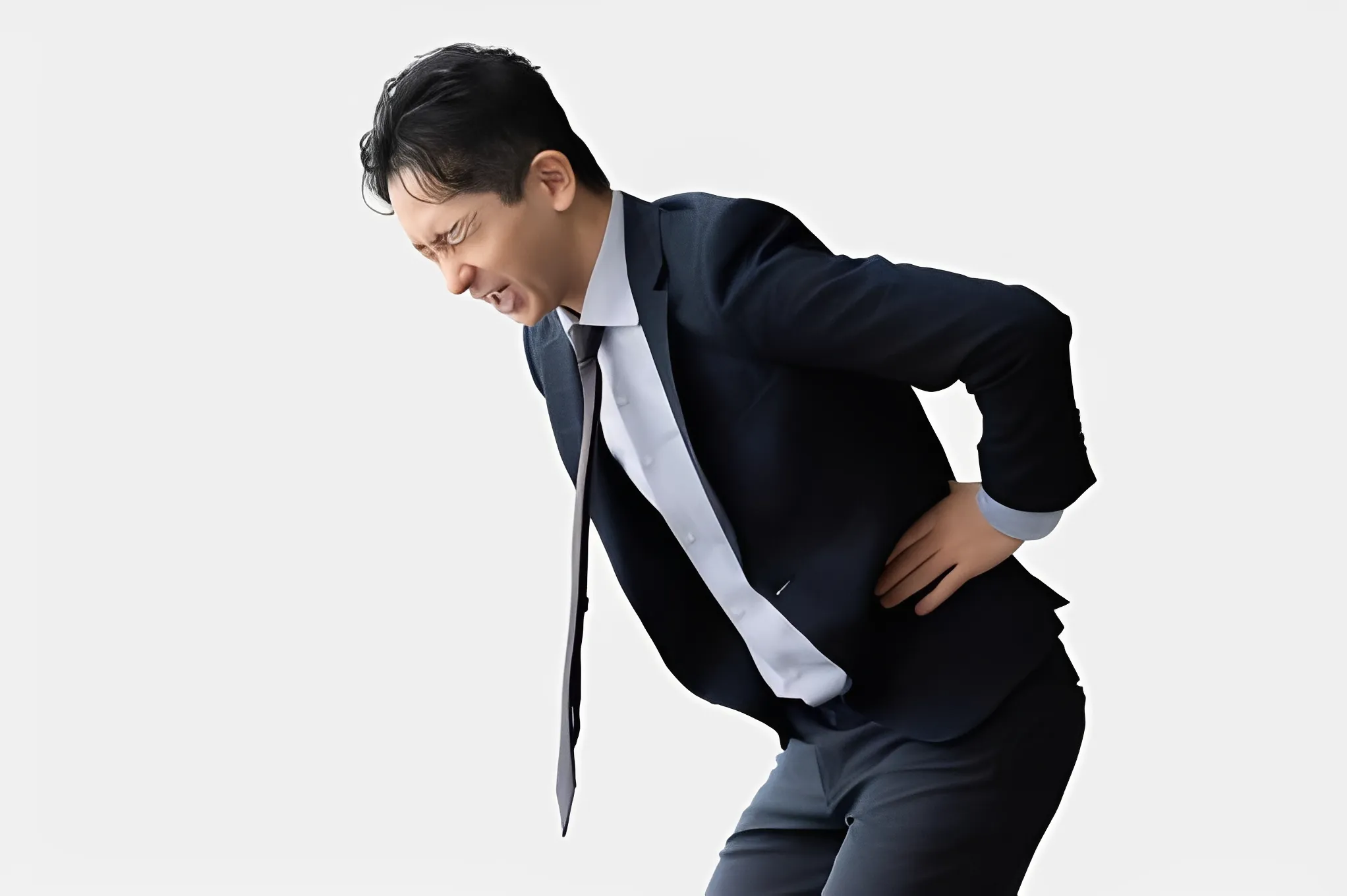 腰をおさえる男性