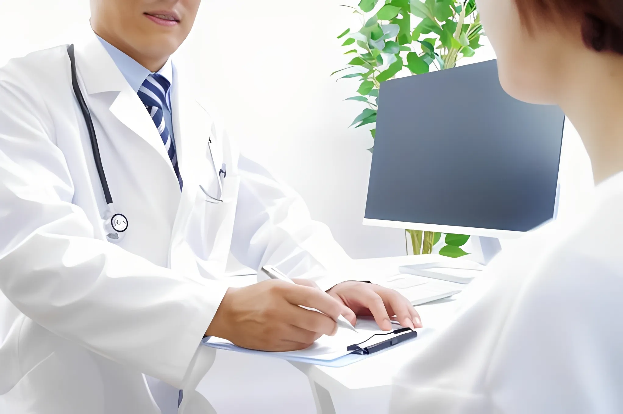 医師の診断を受ける様子